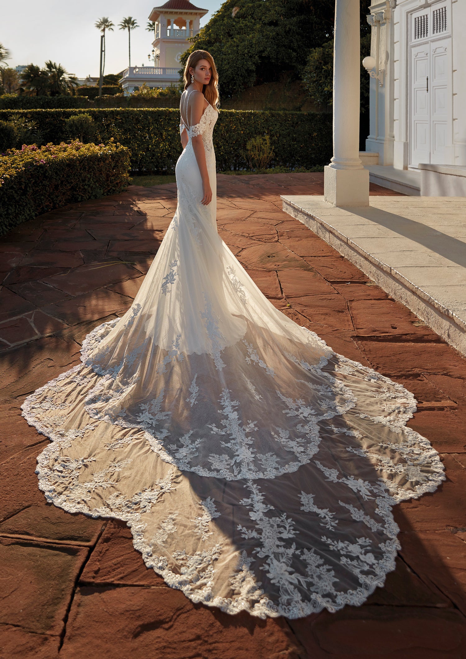 Royal/Monarch Train Wedding Dresses