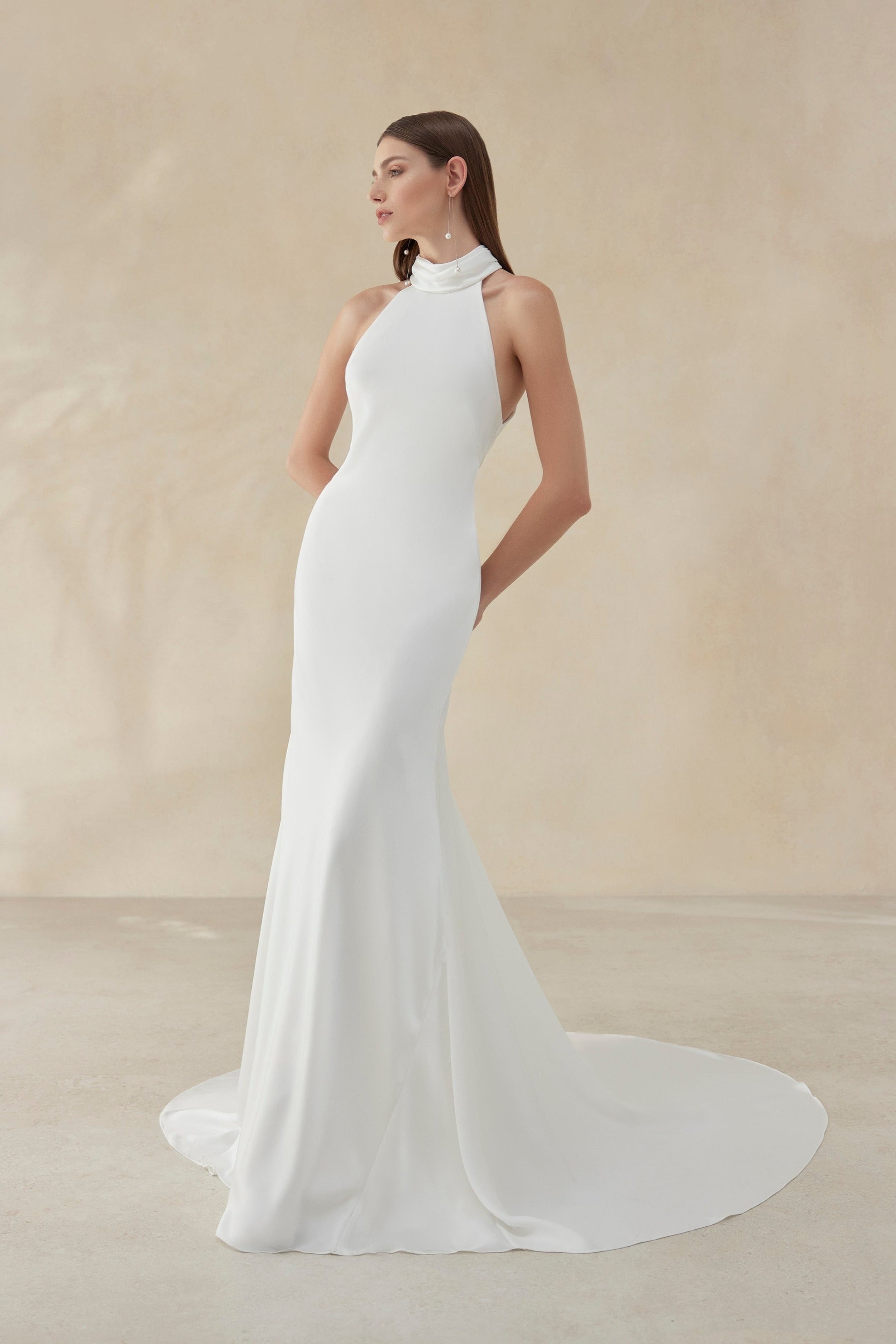 Elegant Satin Wedding Dress With Halter Neck - Lamium Elegant Satin Wedding Dress With Halter Neck - Lamium