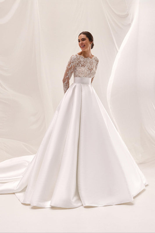 Cathedral Train Wedding Dresses | Krismil Bridal Cathedral Train Wedding Dresses | Krismil Bridal