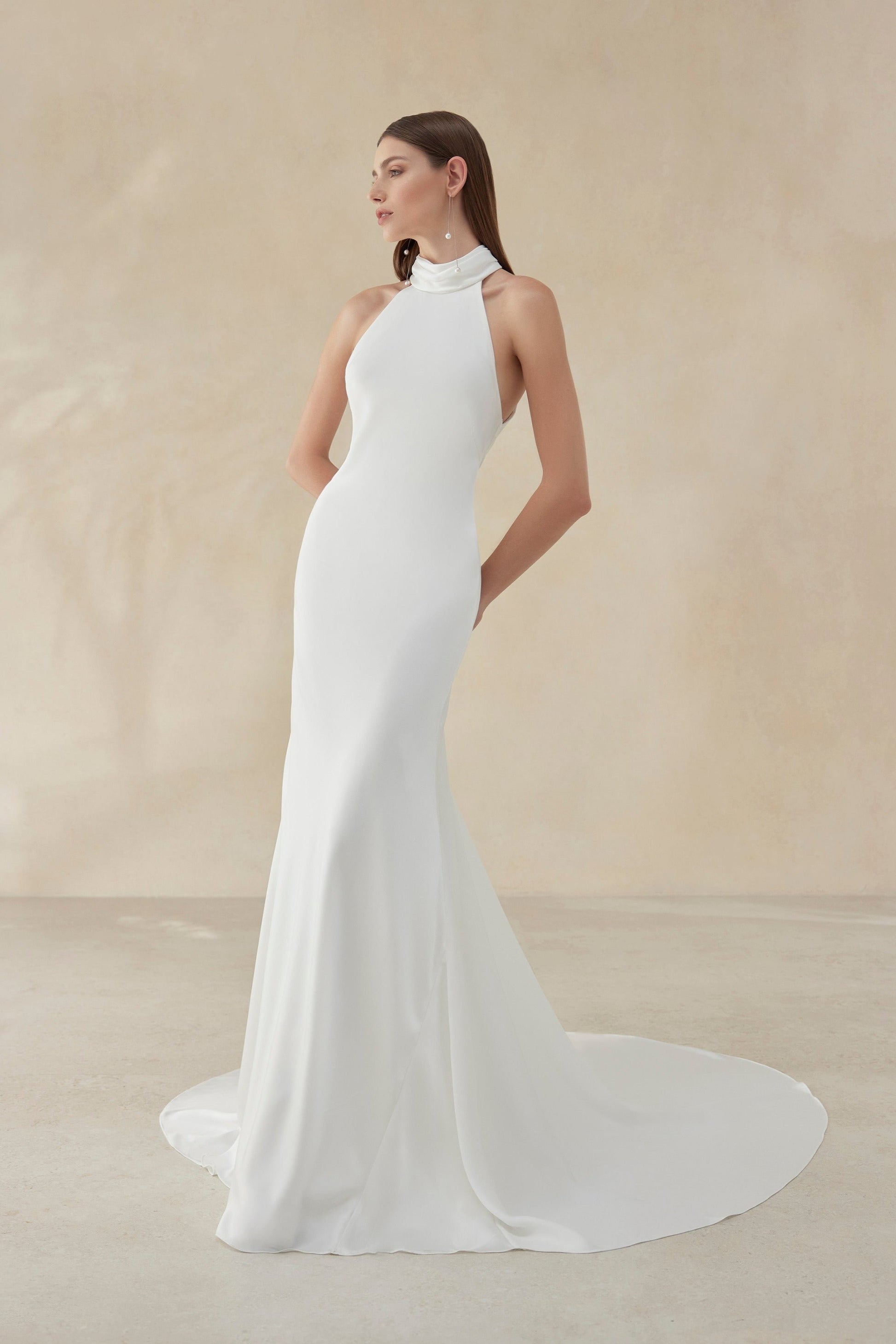 Elegant Satin Wedding Dress With Halter Neck - Lamium Elegant Satin Wedding Dress With Halter Neck - Lamium